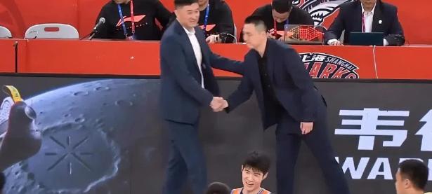 乐鱼体育下载-上海男篮表现神勇，主场扼杀对手反扑