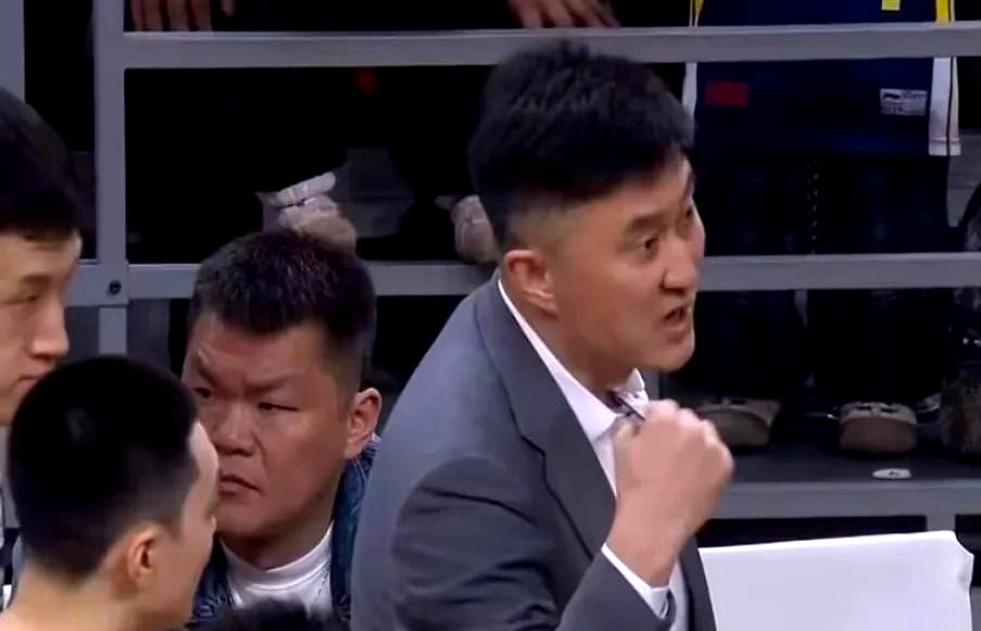 关于上海队爆发神级表现，CBA季后赛被彻底压制，失误的信息