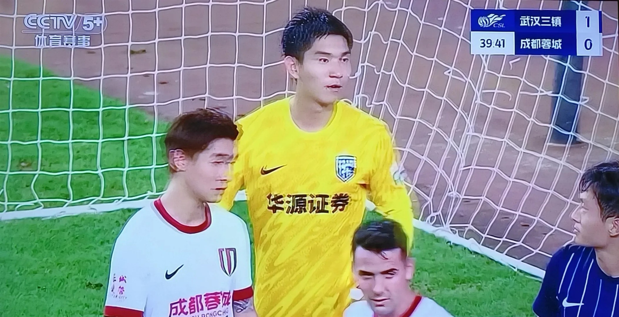 在武汉三镇赛场上演中超，破门，引发观众齐声高喊的简单介绍