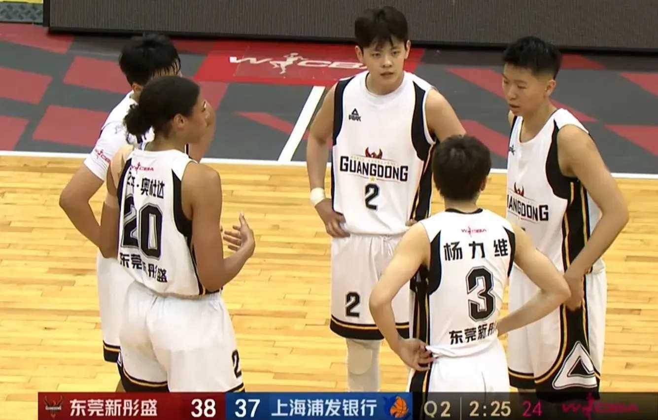 包含上海队在全国篮球锦标赛中打出高光操作，被誉为观众齐声高喊的词条