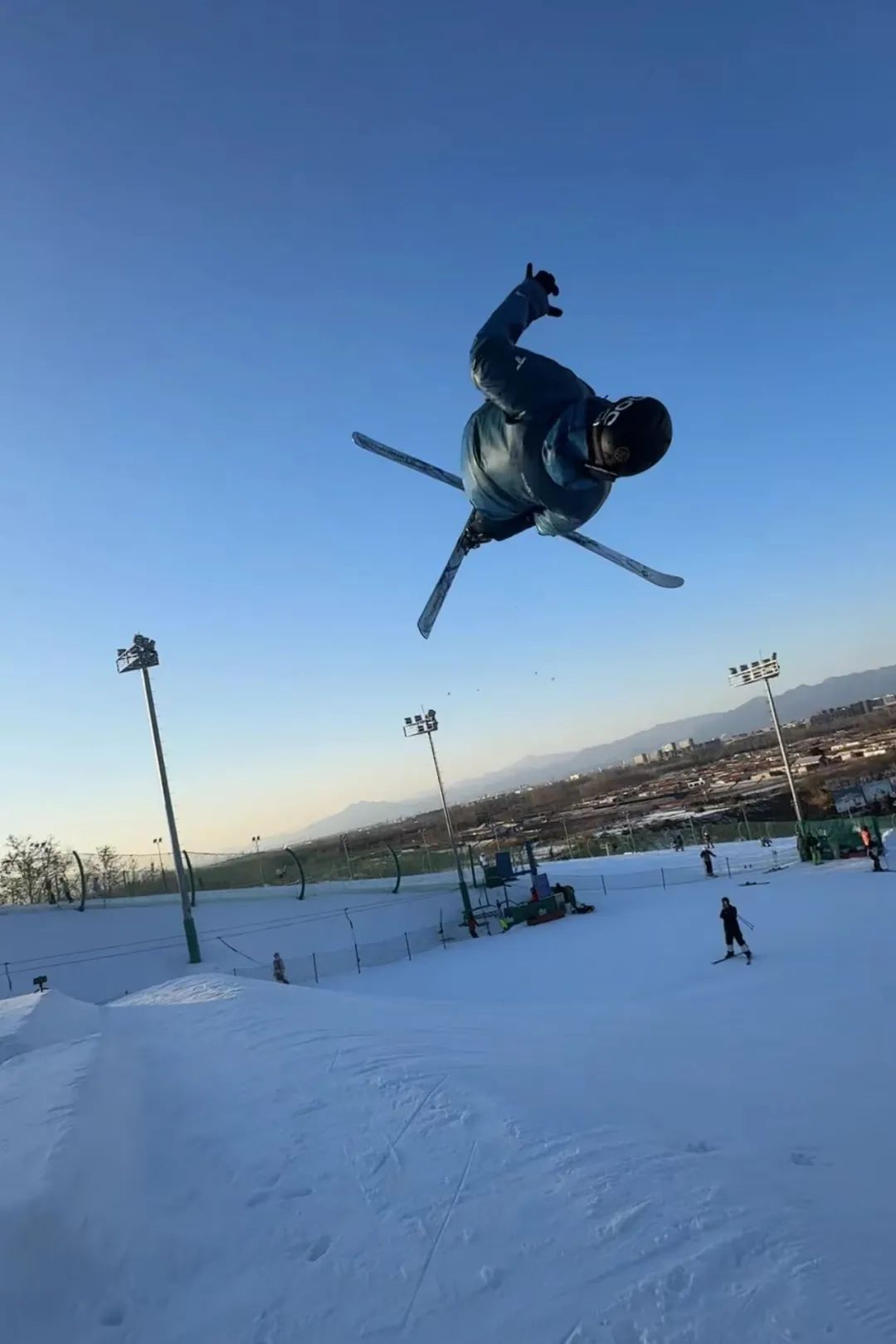 瑞典选手勇夺滑雪板项目银牌