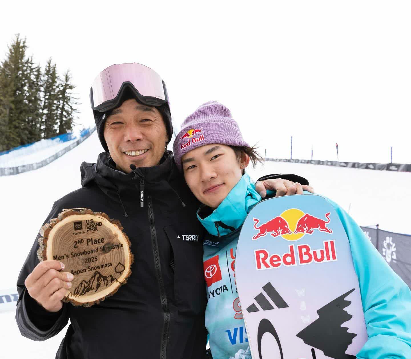 瑞典选手勇夺滑雪板项目银牌