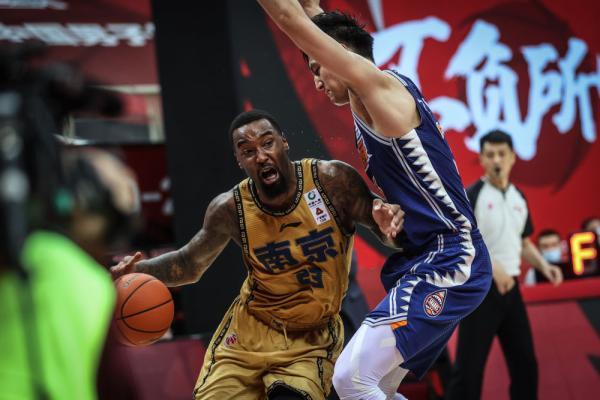 北京队成功逆转，避免了连败厄运的简单介绍