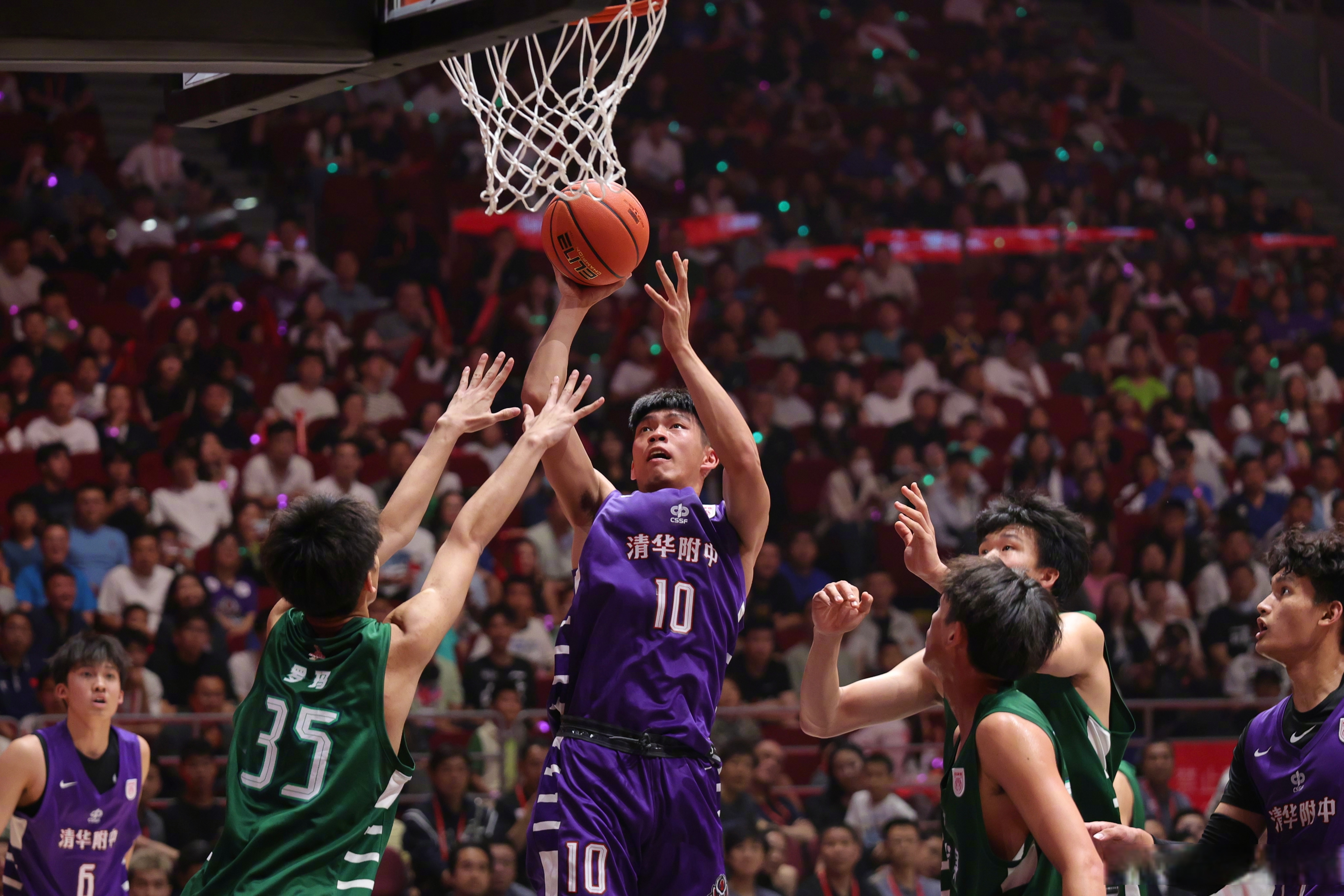 包含风云激荡，篮球联赛展现出色实力的词条