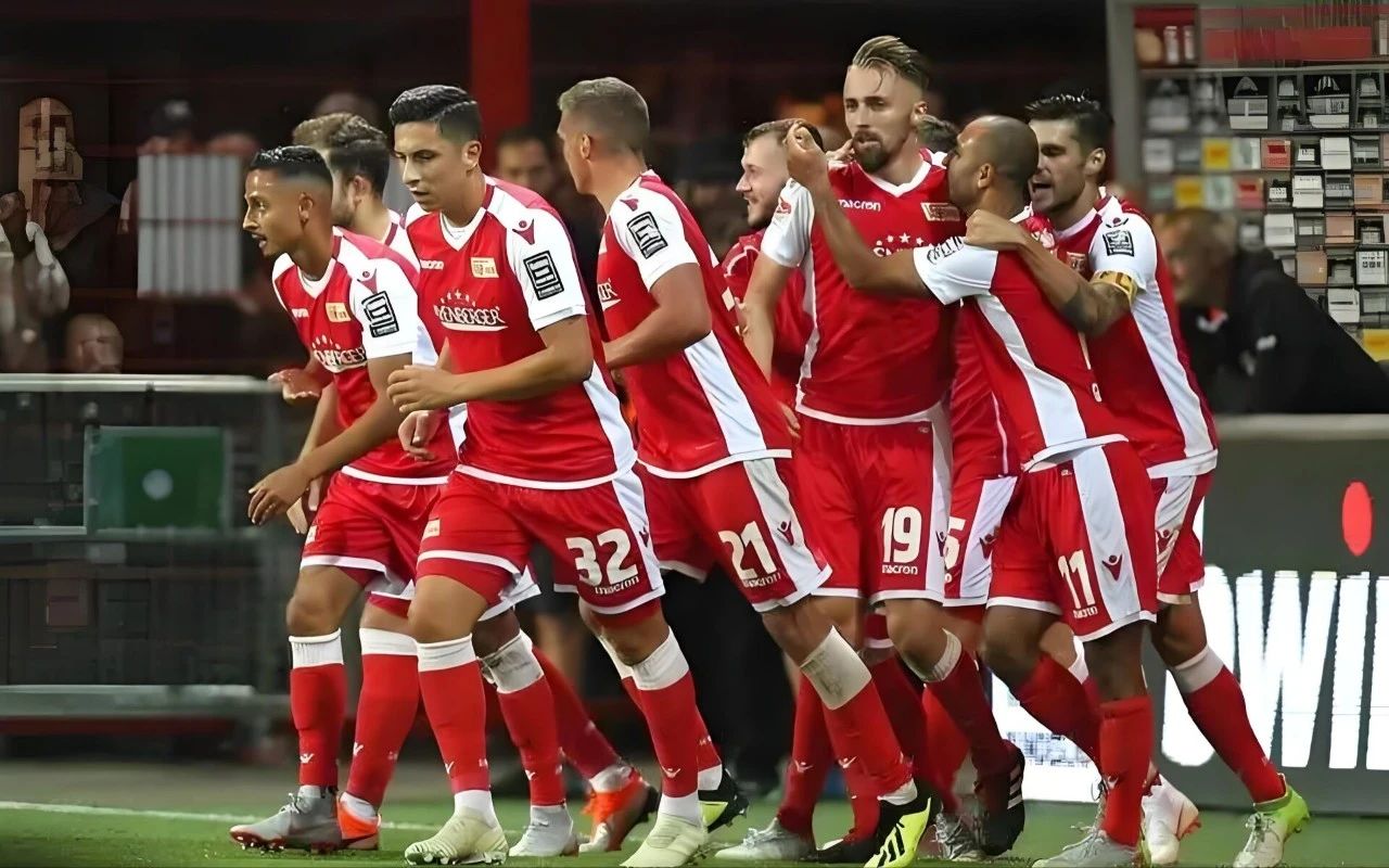 包含弗赖堡主场取胜，继续保持稳定表现的词条