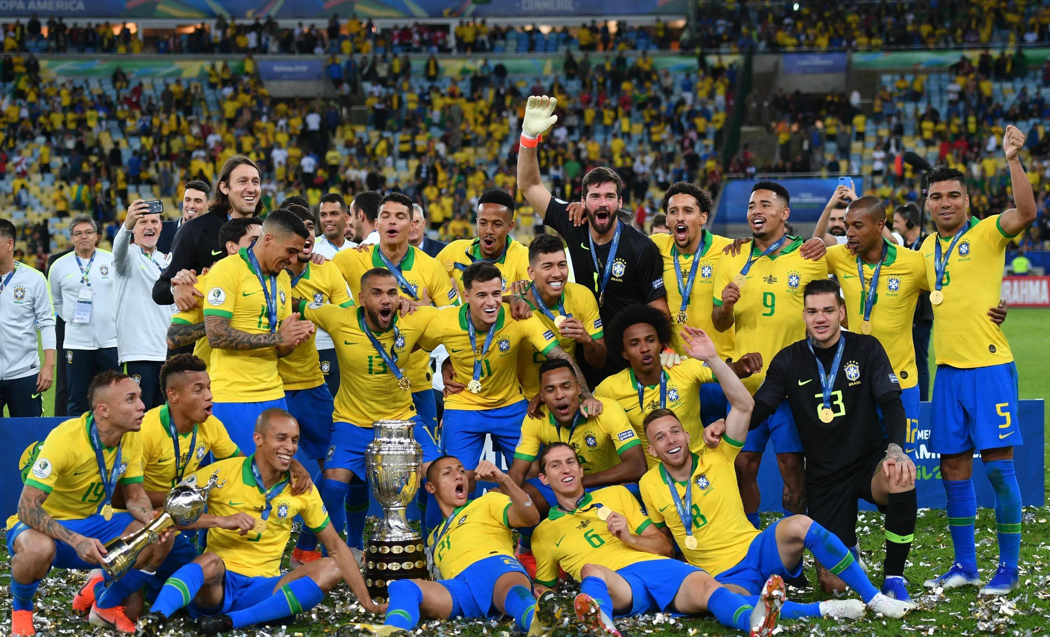 巴西排球队抢夺胜利，晋级半决赛