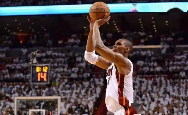 包含热火球星因受伤退出赛季，球队面临重大挑战的词条