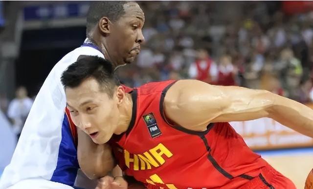 易建联与队友产生矛盾，引发球队内讧风波