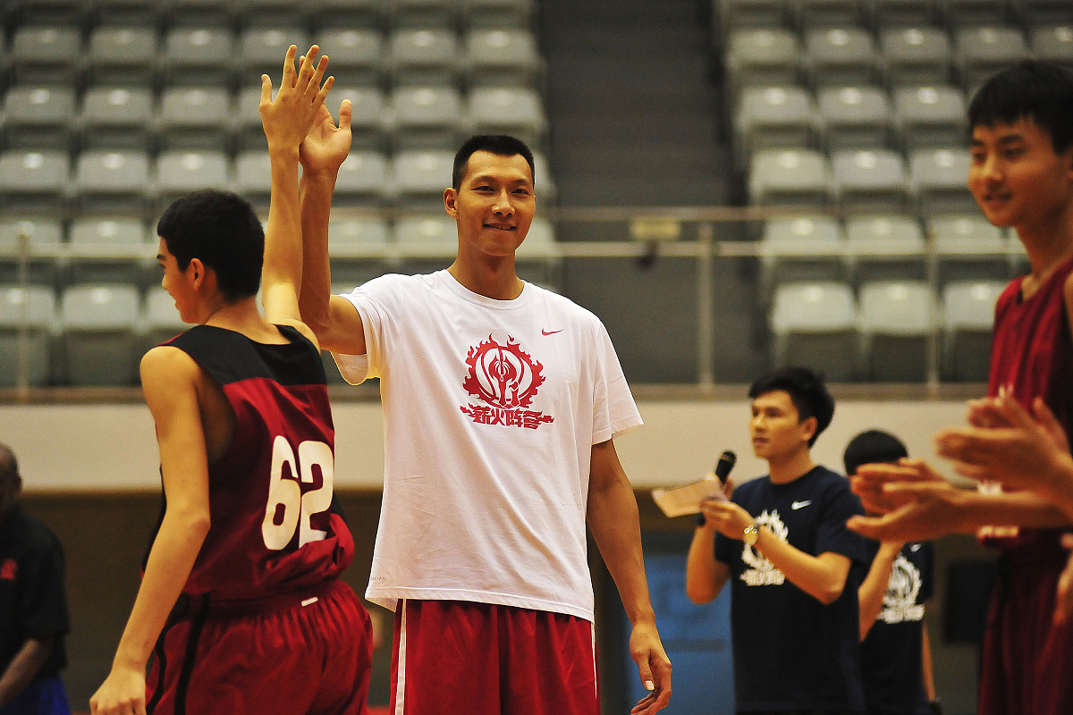 易建联与队友产生矛盾，引发球队内讧风波