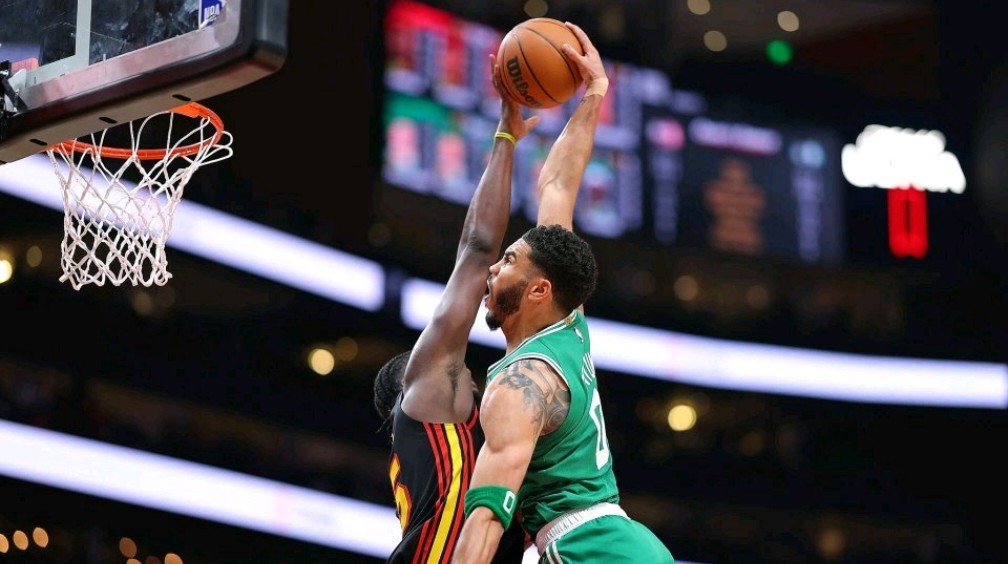 老鹰不敌凯尔特人,遭遇两连败 老鹰不敌凯尔特人,遭遇两连败