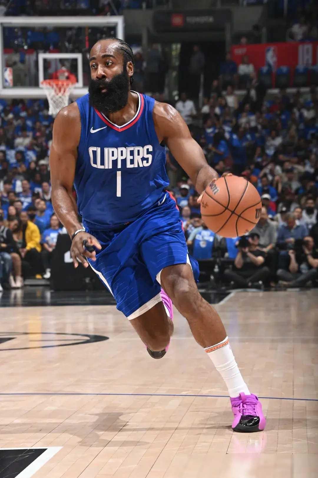 全明星对决!字母哥与哈登展开激烈交锋 全明星对决!字母哥与哈登展开激烈交锋