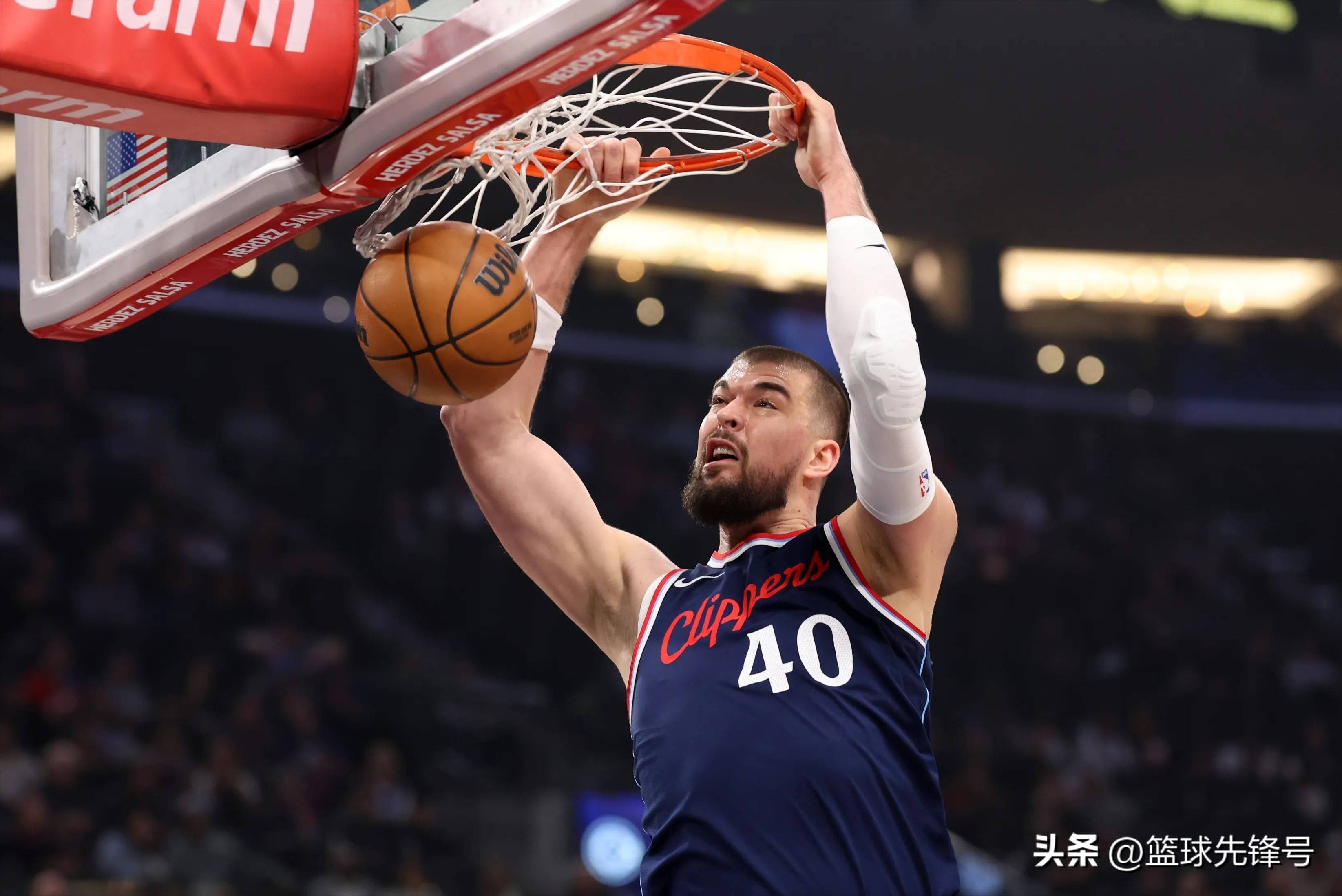 快船击败篮网，登顶西部积分榜的简单介绍
