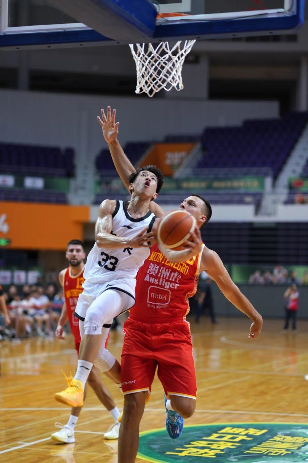 澳大利亚男子篮球队在比赛中取得胜利 澳大利亚男子篮球队在比赛中取得胜利