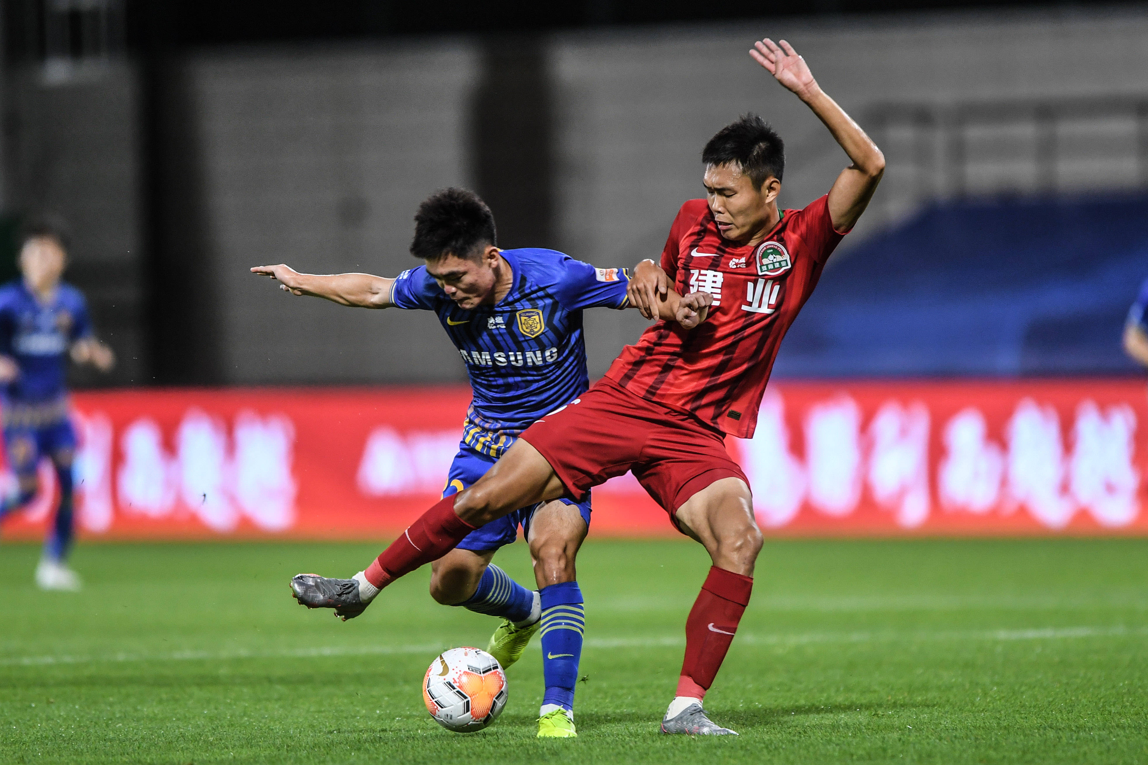 职业球员们在比赛场上表现出色