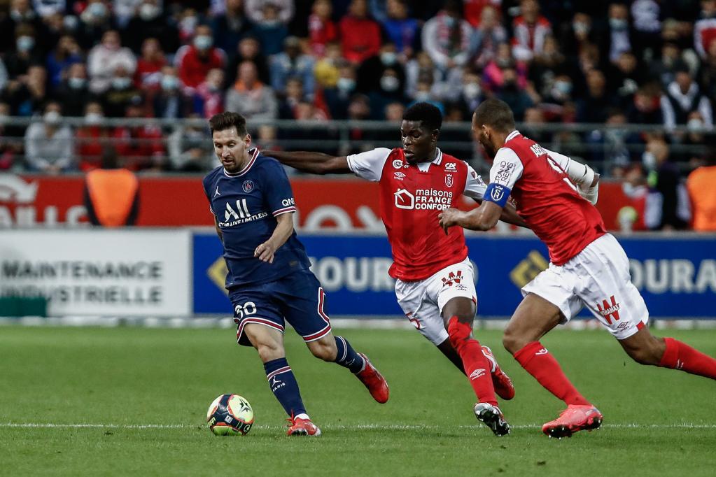 梅西巴黎首秀大获成功，国际足坛掀起风潮的简单介绍