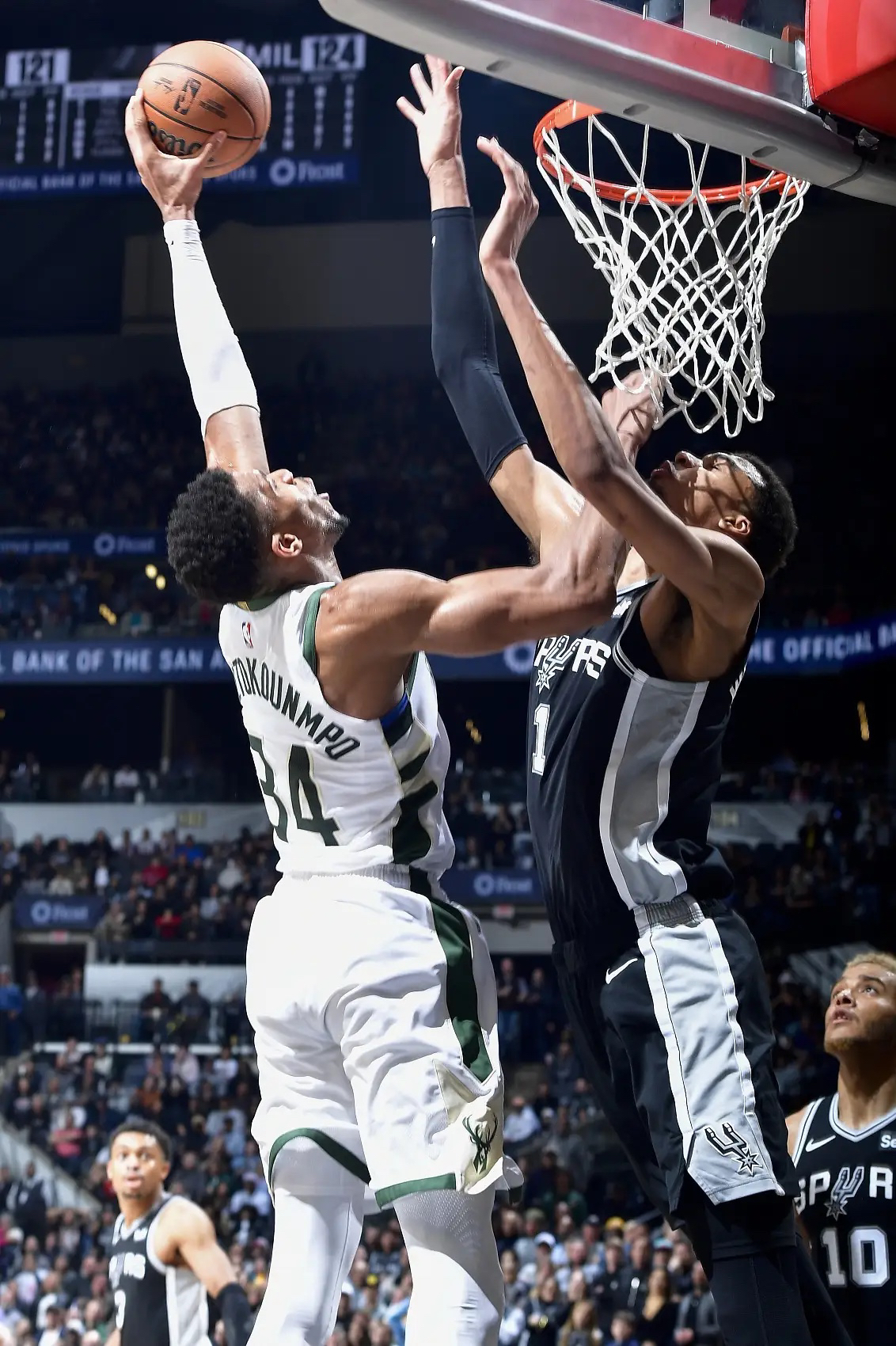 篮网力压鹈鹕夺得胜利